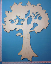 Lade das Bild in den Galerie-Viewer, Baum / Obstbaum mit Laub aus Holz
