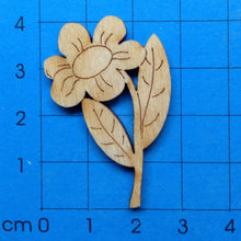 Lade das Bild in den Galerie-Viewer, Butterblume mit Stängel aus Holz