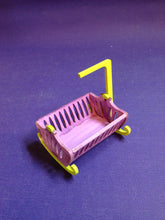 Lade das Bild in den Galerie-Viewer, Babywiege ca. 6cm mit Vorrichtung für Himmel aus Holz, Bausatz