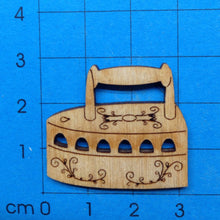 Lade das Bild in den Galerie-Viewer, Bügeleisen nostalgisch aus Holz