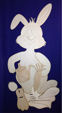 Lade das Bild in den Galerie-Viewer, Hase laufend aus Holz ca. 70cm