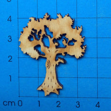 Lade das Bild in den Galerie-Viewer, Baum / Obstbaum mit Laub aus Holz