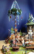 Lade das Bild in den Galerie-Viewer, Maibaum aus Holz