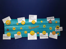 Lade das Bild in den Galerie-Viewer, Button mit Gesicht aus Holz, verärgert