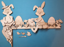 Lade das Bild in den Galerie-Viewer, Türkanten-Deko &quot;Osterhasen&quot; aus Holz 46cm

