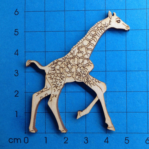 Giraffenkalb aus Holz