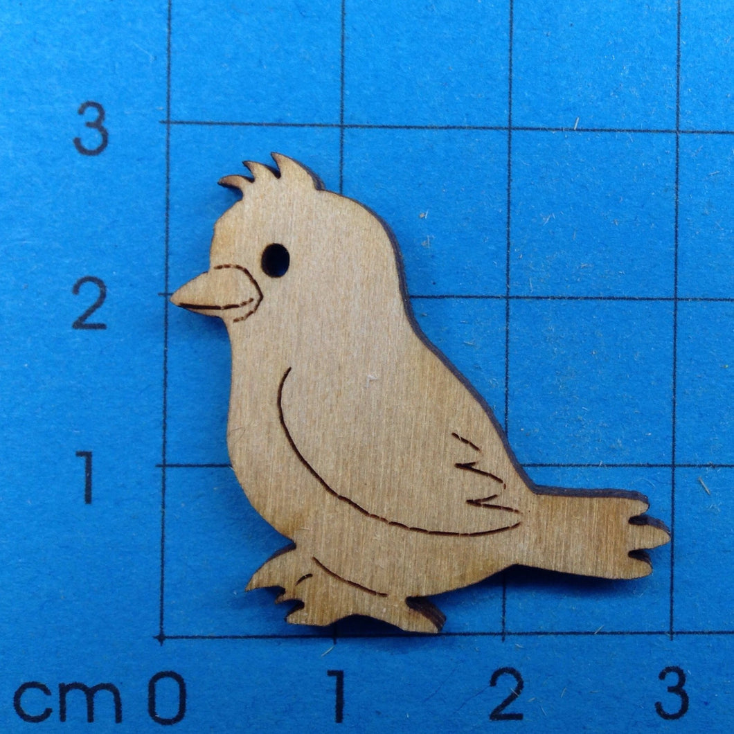 Kleiner sitzender Vogel aus Holz