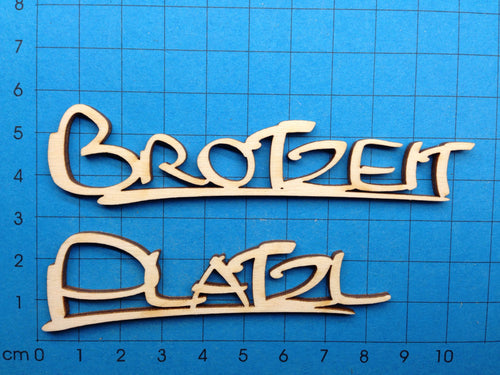 Brotzeit Platz  2 zeilig geteilt Schriftzug in Großbuchstaben aus Holz Basteln mit Holz, Eingangsschild, Bastelideen mit Holz, Geschenke verzieren, Holzkunst, Schriftzüge aus Holz, Einladungskarten Basteln, Herzlich willkommen Schriftzug, Holzteile bemalen, Schriftzüge bemalen, Schriftzug Bastelartikel,   SYH 6710