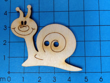 Lade das Bild in den Galerie-Viewer, Schnecke Knopf aus Holz In verschiedenen Größen erhältlich Knöpfe zum Dekorieren, Knopf aus Holz, Knopf zum Basteln, Schnecke als Knopf, Knöpfe zum Bemalen, Knöpfe, Tiereknöpfe, Knöpfe mit Gesicht, Holzknopf, Knopf zum Nähen,  Knöpfe mit Gesicht, Schnecke als Knopf, Knöpfe zum Bemalen, Knopf aus Holz, Tiereknöpfe, Knopf zum Basteln, Knöpfe, Knopf zum Nähen, Knöpfe zum Dekorieren, Holzknopf,  BTH 5704
