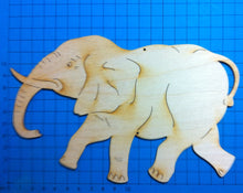 Lade das Bild in den Galerie-Viewer, Elefant aus Holz
