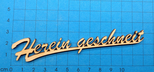 Herein geschneit einzeilig zusammen Schriftzug in Schreibschrift aus Holz Bastelideen mit Holz, Eingangsschild, Schriftzüge aus Holz, Schriftzüge bemalen, Schriftzug Bastelartikel, Herzlich willkommen Schriftzug, Basteln mit Holz, Geschenke verzieren, Holzteile bemalen, Holzkunst, Einladungskarten Basteln,   SYH 7812