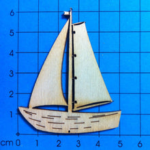 Lade das Bild in den Galerie-Viewer, Boot mit Focksegel aus Holz
