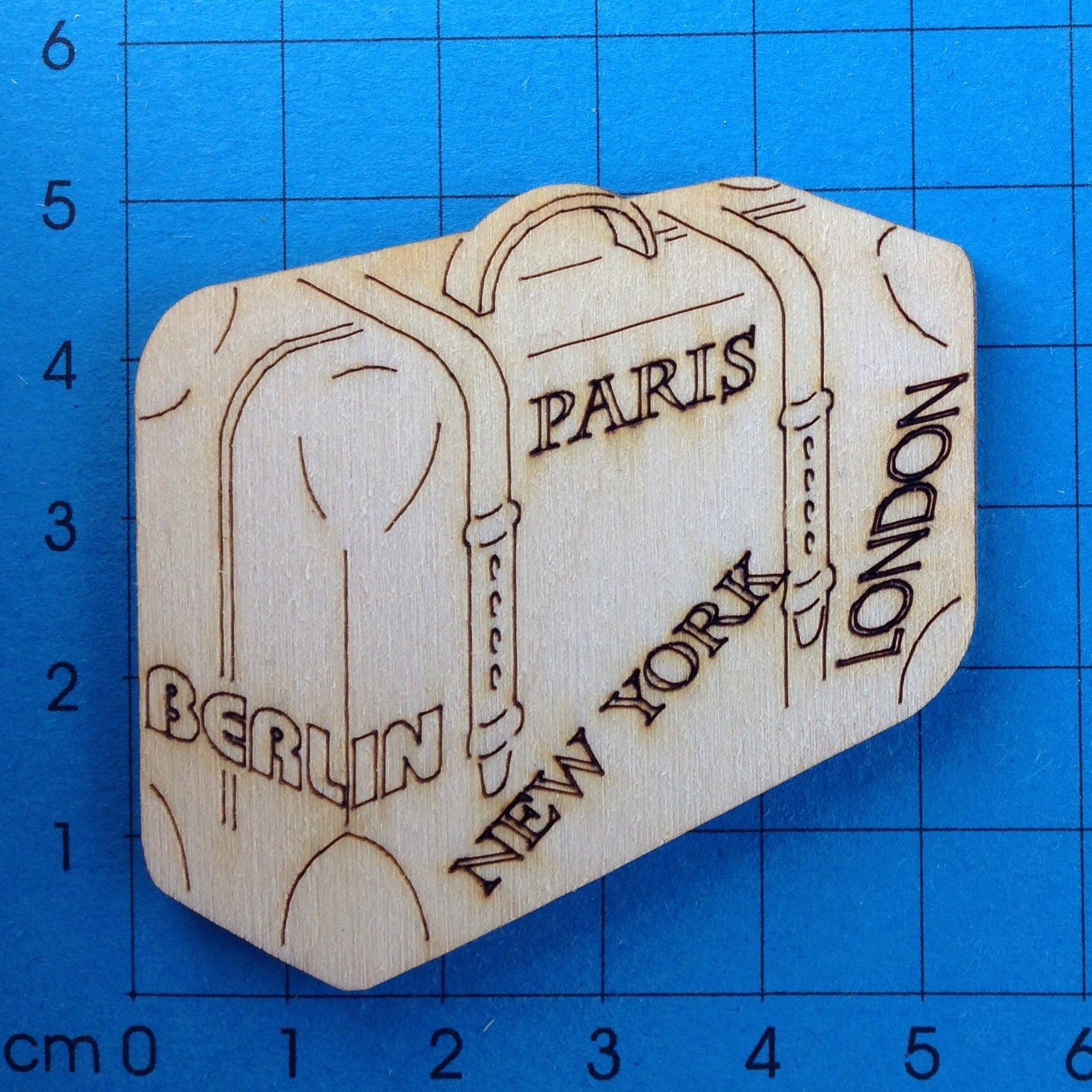Bastelset aus Holz, Flugzeug aus Holz malen, Koffer zum Bemalen - Koffer  mit Schrift aus Holz – Petras Bastel-News - Bastelbedarf