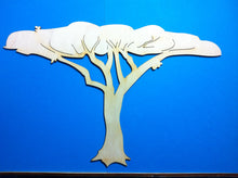 Lade das Bild in den Galerie-Viewer, Baum / Afrikabaum aus Holz, mittelalt
