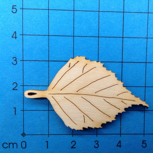 Birkenblatt 5cm mit Loch aus 3 mm Holz Blätter als Streudeko, Blätter zum selbst Gestalten, Blätter für Geldgeschenke, Blätter zum Basteln, Blätter für Hochzeit, Blätter aus Holz, Blätter für Geburtstagsdeko, Blätter zum Bemalen, Blätter für den Herbst,   LAH 4205