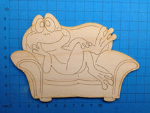 Lade das Bild in den Galerie-Viewer, Frosch aus Holz,Frosch auf Sofa Frosch auf Couch, Türschild Schlafzimmer , Türschild Wohnzimmer, Türschild Kinderzimmer, Frosch auf Sofa,  Türschild Wohnzimmer, Frosch auf Couch, Frosch auf Sofa, Türschild Schlafzimmer , Türschild Kinderzimmer,  FRH 7614
