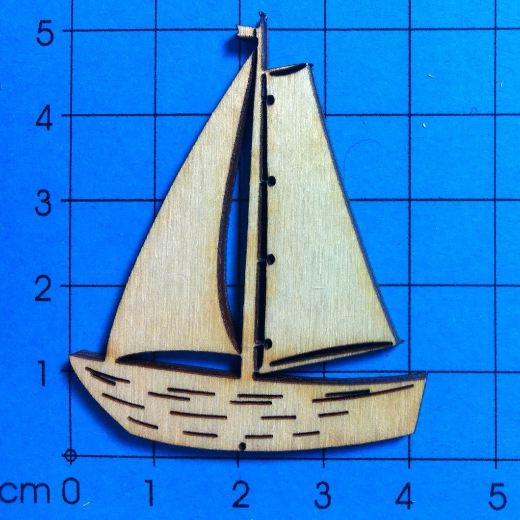 Boot mit Focksegel aus Holz