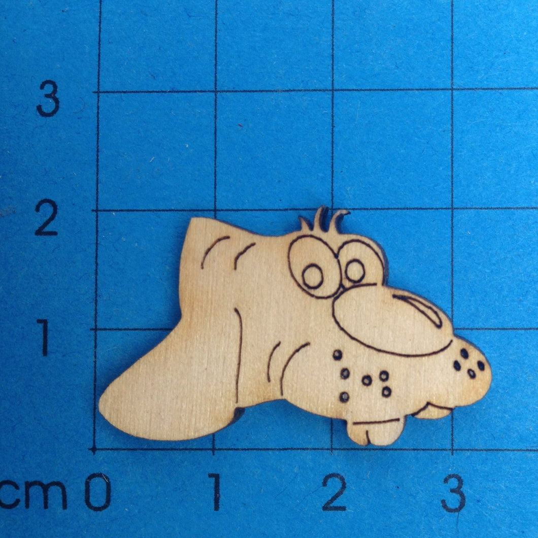 Hundekopf mit großer Nase aus Holz