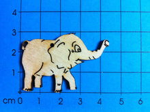 Lade das Bild in den Galerie-Viewer, Elefantenbaby mit 1 Loch aus Holz
