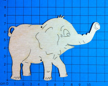 Lade das Bild in den Galerie-Viewer, Elefantenbaby aus Holz
