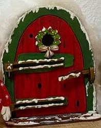 Bastelset aus HolzWeihnachtswichteltür mit Türkranz Wichteltür basteln, Elfentür, Weihnachtswichteltür, Wichteltür aus Holz, Weihnachtswichtel, Fairy-Haus, Fairy-House, Wichteltür, Zaubertür, Feentür ,   K-WHH6515W