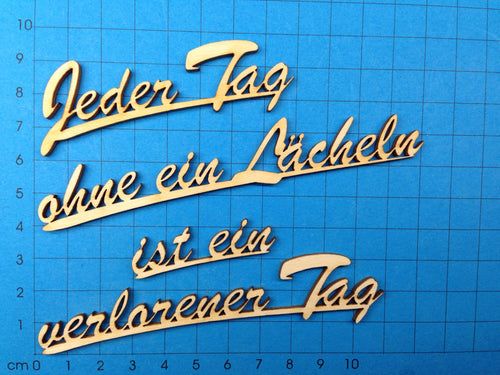 Jeder Tag ohne ein Lächeln ist ein verlorener Tag4 zeilig geteilt Schriftzug in Schreibschrift aus Holz Basteln mit Holz, Bastelideen mit Holz, Einladungskarten Basteln, Schriftzug Bastelartikel, Schriftzüge aus Holz, Geschenke verzieren, Holzkunst, Schriftzüge bemalen, Eingangsschild, Holzteile bemalen, Herzlich willkommen Schriftzug,   SYH 4912