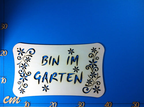 Schildertafel mit Blumenranke und Bin im Garten Ausschnitt aus Holz Schilder für den Eingang, Schild zur Taufe, Schild fürs Kinderzimmer, Schild zum Geburtstag, Schild zur Geburt, Schilder aus Holz, Holzideen , Schilder zum Basteln, Basteln mit Holz für Kinder, Basteln mit Holz, Schild zur Hochzeit basteln, Türschild, Holz bemalen,   RCH 1534