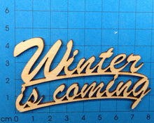 Lade das Bild in den Galerie-Viewer, Schriftzug &quot;Winter is coming&quot; aus Holz
