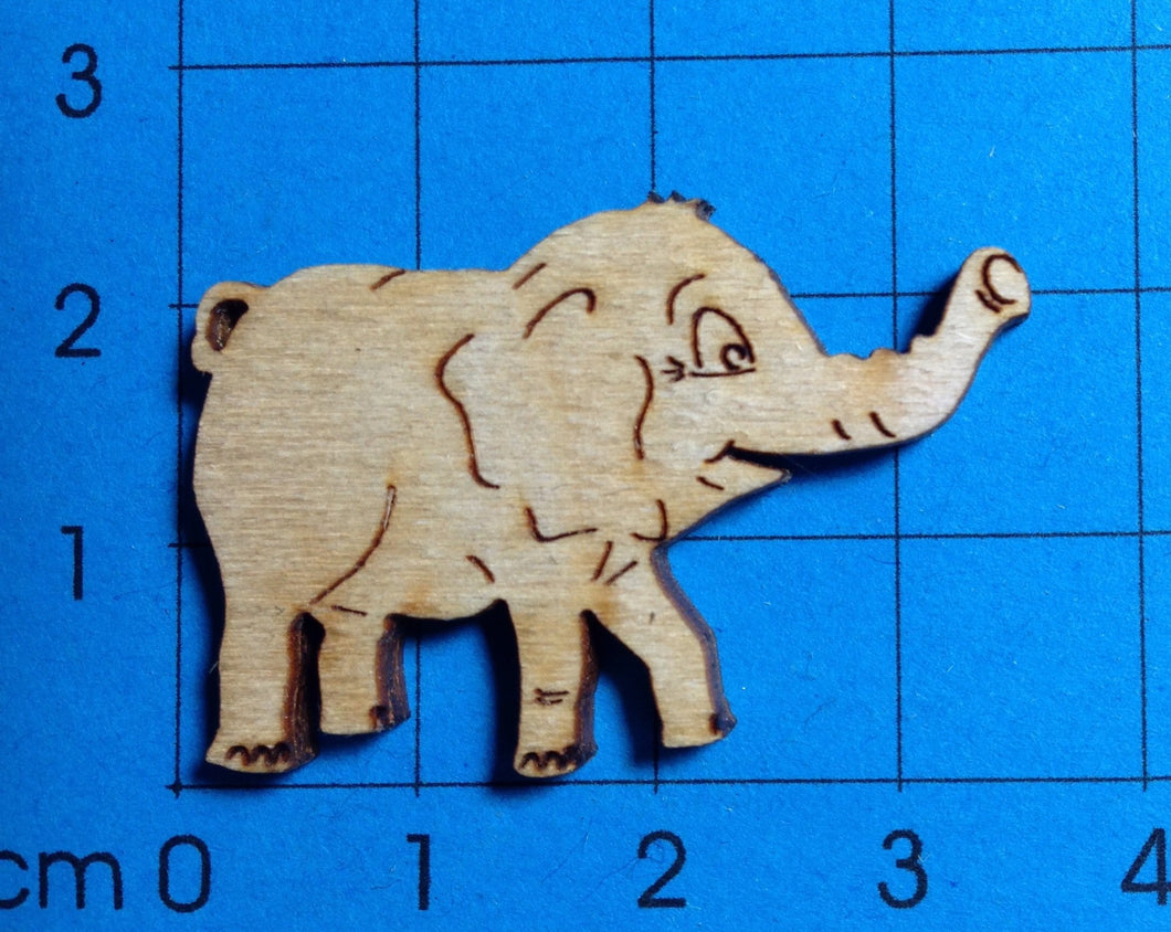 Elefantenbaby aus Holz