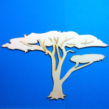 Lade das Bild in den Galerie-Viewer, Baum / Afrikabaum aus Holz, alt
