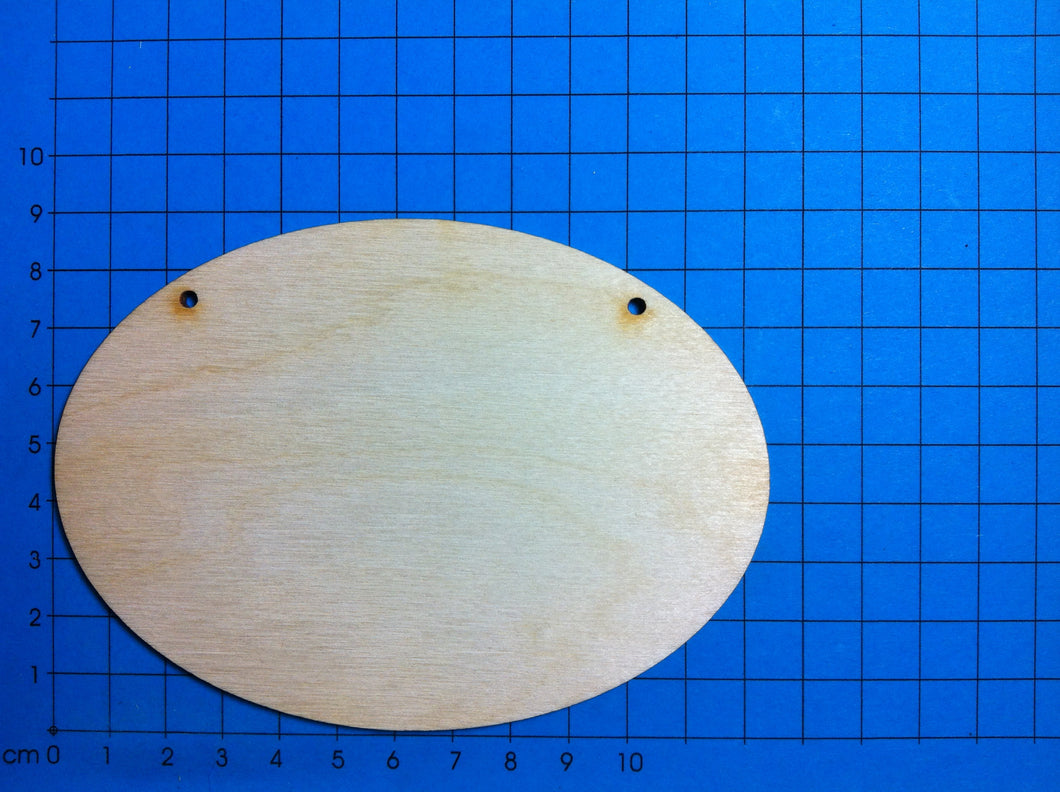 Schild oval mit Löcher aus Holz