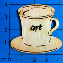 Lade das Bild in den Galerie-Viewer, Kaffeetasse mit Schriftzug &quot;Cafe&quot; aus Holz
