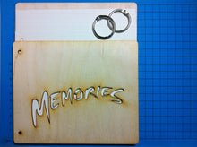 Lade das Bild in den Galerie-Viewer, Scrapbook &quot;Memories-Erinnerungen&quot; aus Holz und 6 Einlegeseiten
