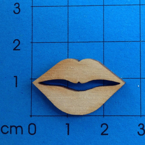 Mund aus Holz  Schilder für den Eingang, Holzideen , Schilder aus Holz, Basteln mit Holz für Kinder, Türschild, Holz bemalen, Mund aus Holz, Türschilder basteln, Schilder zum Basteln, Basteln mit Holz,   OSH 5625