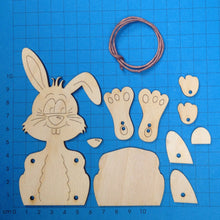 Lade das Bild in den Galerie-Viewer, Hase aus Holz, Schlenker-Figur
