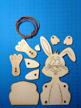 Lade das Bild in den Galerie-Viewer, Hase aus Holz, Schlenker-Figur

