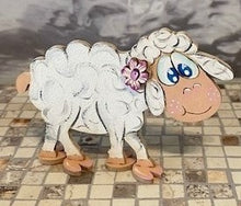 Lade das Bild in den Galerie-Viewer, Schafe aus Holz, zum Umwickeln für Wolle geeignet
