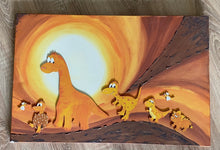 Lade das Bild in den Galerie-Viewer, Dino als Big Foot Saurus Türschild aus Holz
