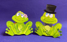 Lade das Bild in den Galerie-Viewer, Komplettset: Frosch-Brautpaar auf Seerosenblatt
