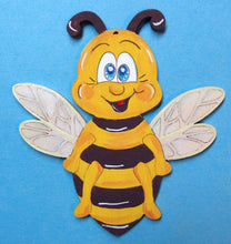 Lade das Bild in den Galerie-Viewer, Biene von vorne aus Holz
