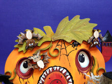 Lade das Bild in den Galerie-Viewer, lustige Fledermaus aus Holz (3 Zähne)

