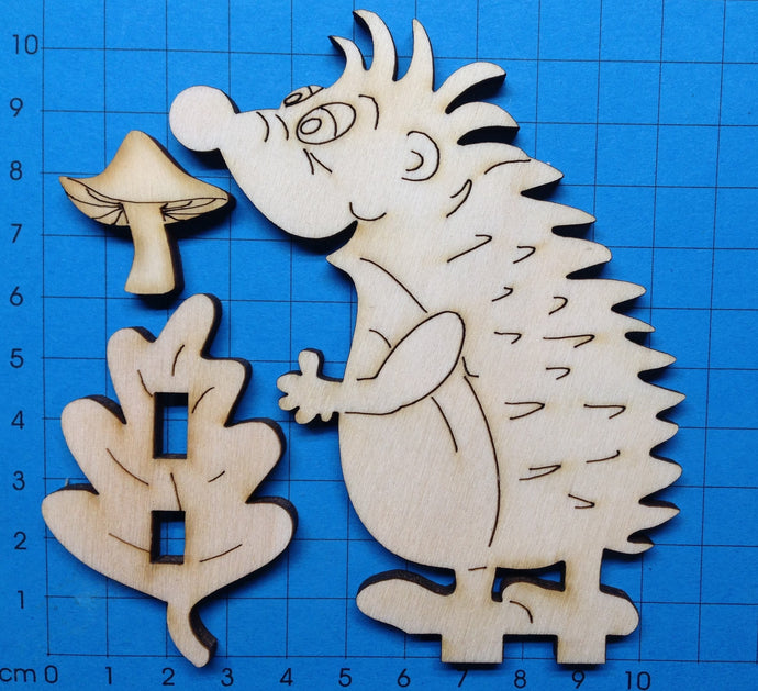 Igel als Standfigur aus Holz