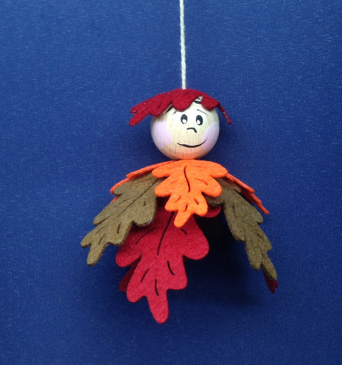 Waldfee aus Filz Blumenkinder basteln, dekoration für herbst basteln, Figuren aus Filz basteln, Filzfiguren, Deko mit Kindern fädeln, Fädeln mit Kindern, Fensterfiguren basteln, Herbstdeko fädeln, Filzfiguren nähen,   BKF 4180SB