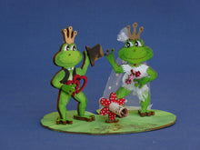 Lade das Bild in den Galerie-Viewer, Frosch aus Holz
Standfigur Frosch aus Holz basteln, Bastelideen Sommer, Standfigur Frosch, Bastelideen Frühjahr, Bastelset aus Holz, basteln mit Kindern, Frosch zum Stellen, Frosch zum Hinstellen, Geldgeschenk selber basteln, Geldgeschenk gestalten,  Geldgeschenk gestalten, Bastelset aus Holz, Bastelideen Frühjahr, Geldgeschenk selber basteln, Standfigur Frosch, Frosch zum Hinstellen, basteln mit Kindern, Frosch zum Stellen, Frosch aus Holz basteln, Bastelideen Sommer,  FRH 8110SB
