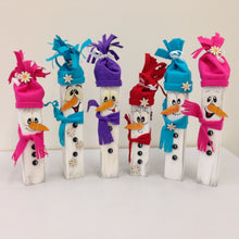 Lade das Bild in den Galerie-Viewer, Schneemann aus Holz
kleines Schneemannset für Kantholz Schneemann aus Holz basteln, Pfahl Tiere basteln mit Holz, basteln mit Kindern, Weihnachtsbasteln, Weihnachtsdeko gestalten, Schneeman im Winter gestalten, weihnachtliches Bastelset, Weihnachtsdekoration, Bastelidee Weihnachten, Bastelset Weihnachten, Geschenkidee für Weihnachten, Schneemann malen,  Schneeman im Winter gestalten, weihnachtliches Bastelset, Pfahl Tiere basteln mit Holz, Bastelset Weihnachten, Weihnachtsdekoration, Schneemann aus Holz ba
