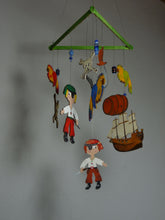 Lade das Bild in den Galerie-Viewer,   Basteln mit Kindern, Holzteilchen zum Anmalen, Holzteile bemalen, Pirat diy mit Zubehör, Türschilder basteln, Pirat basteln, Piratenschiff zum Bemalen, Basteln mit Holz,  PRH 1214
