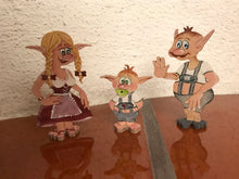 Lade das Bild in den Galerie-Viewer, Trollfamilie mit Babytrolle aus Holz

