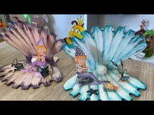 Laden und Abspielen von Videos im Galerie-Viewer, Meerjungfrau aus Holz
