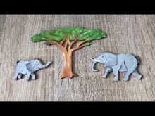 Laden und Abspielen von Videos im Galerie-Viewer, Baum / Afrikabaum aus Holz, mittelalt
