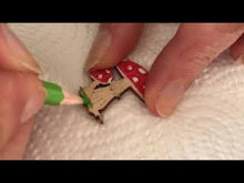 Laden und Abspielen von Videos im Galerie-Viewer, Fliegenpilz mit Kind aus Holz
